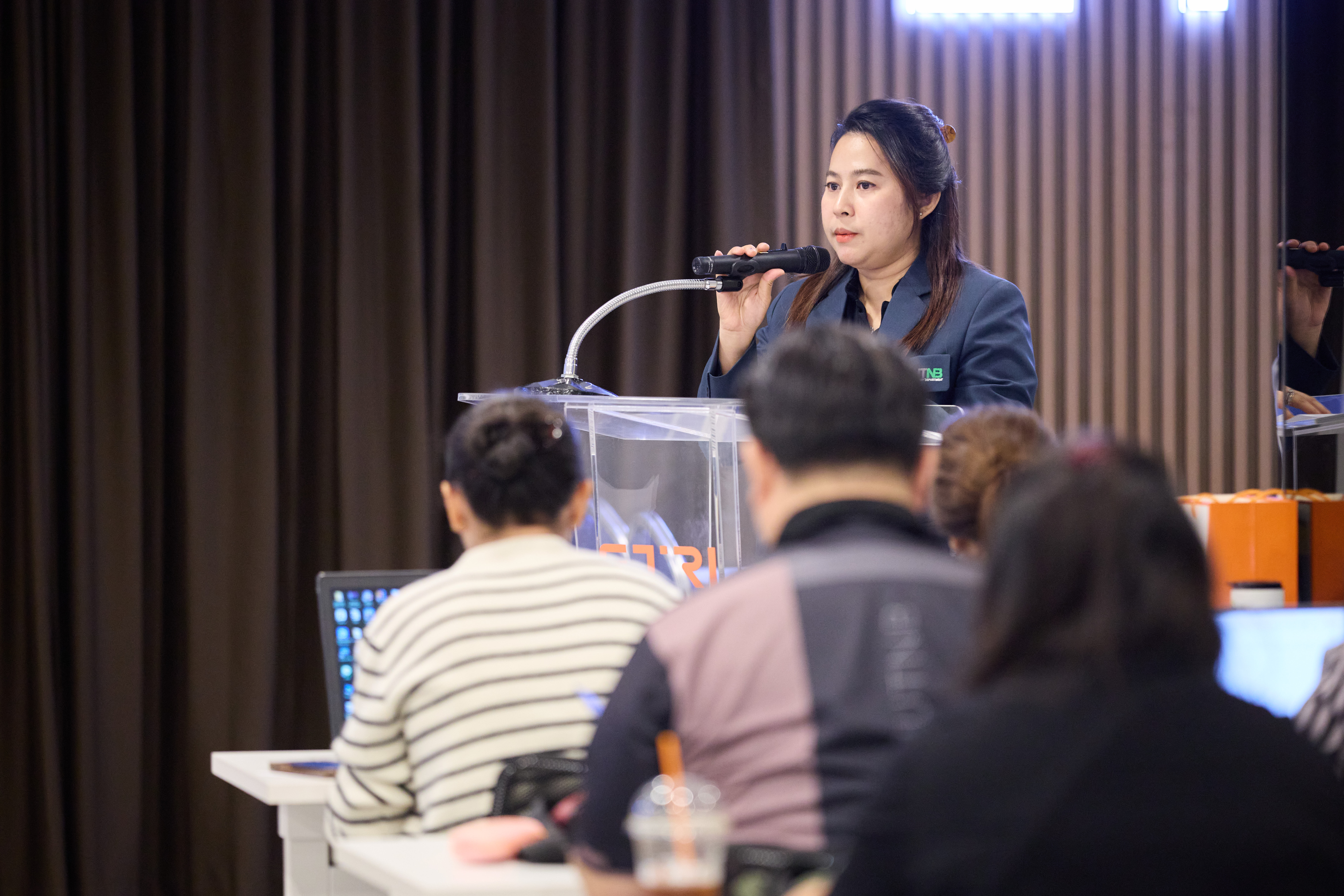R52_8843.jpg