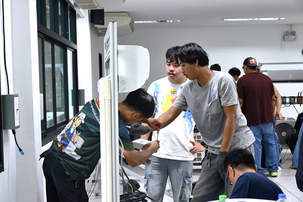 293A081714928E9F9280B9946DADAA3BB8C10E29.jpg